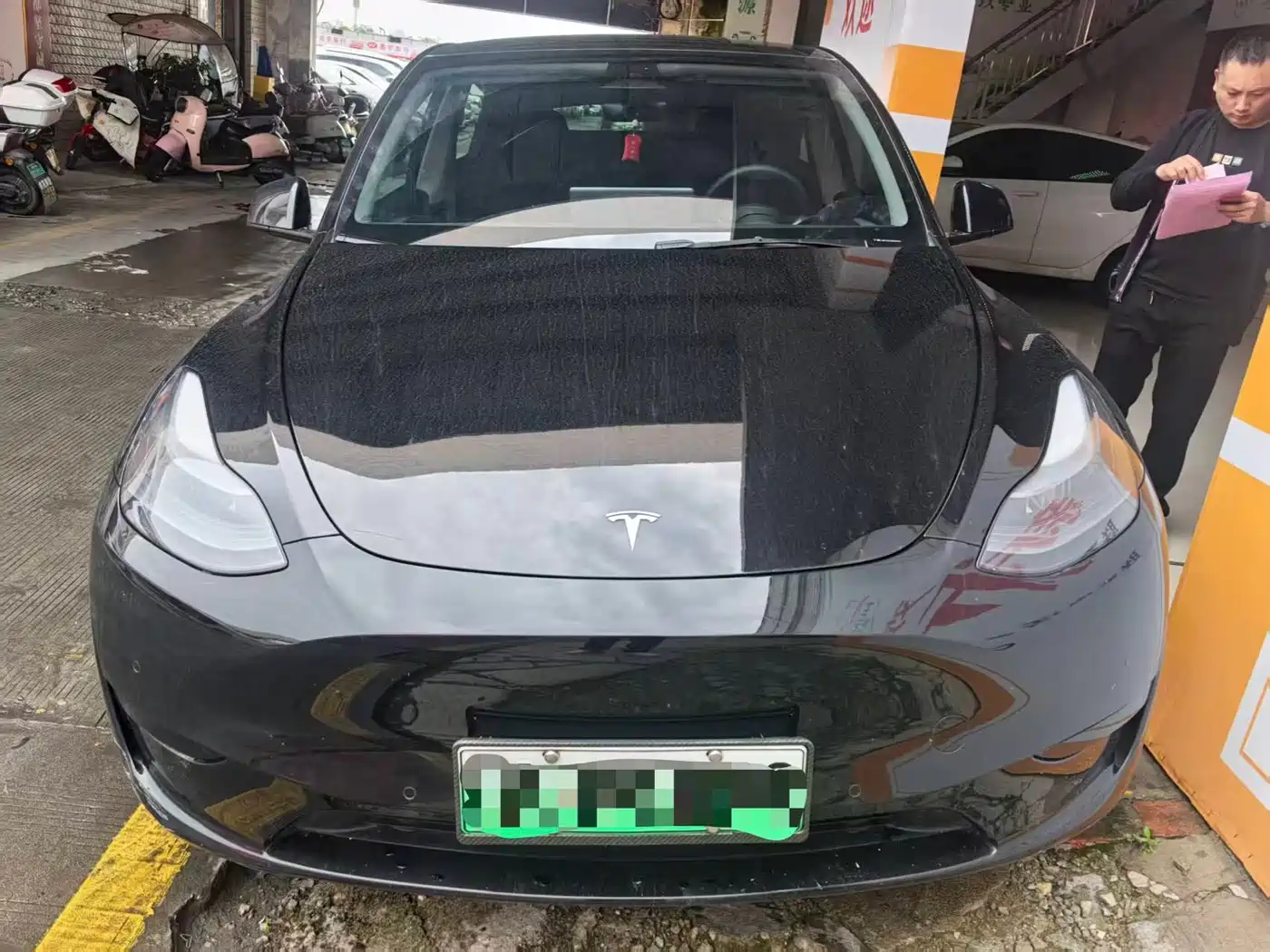 TESLA MODEL Y