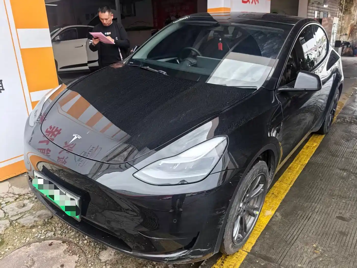 TESLA MODEL Y