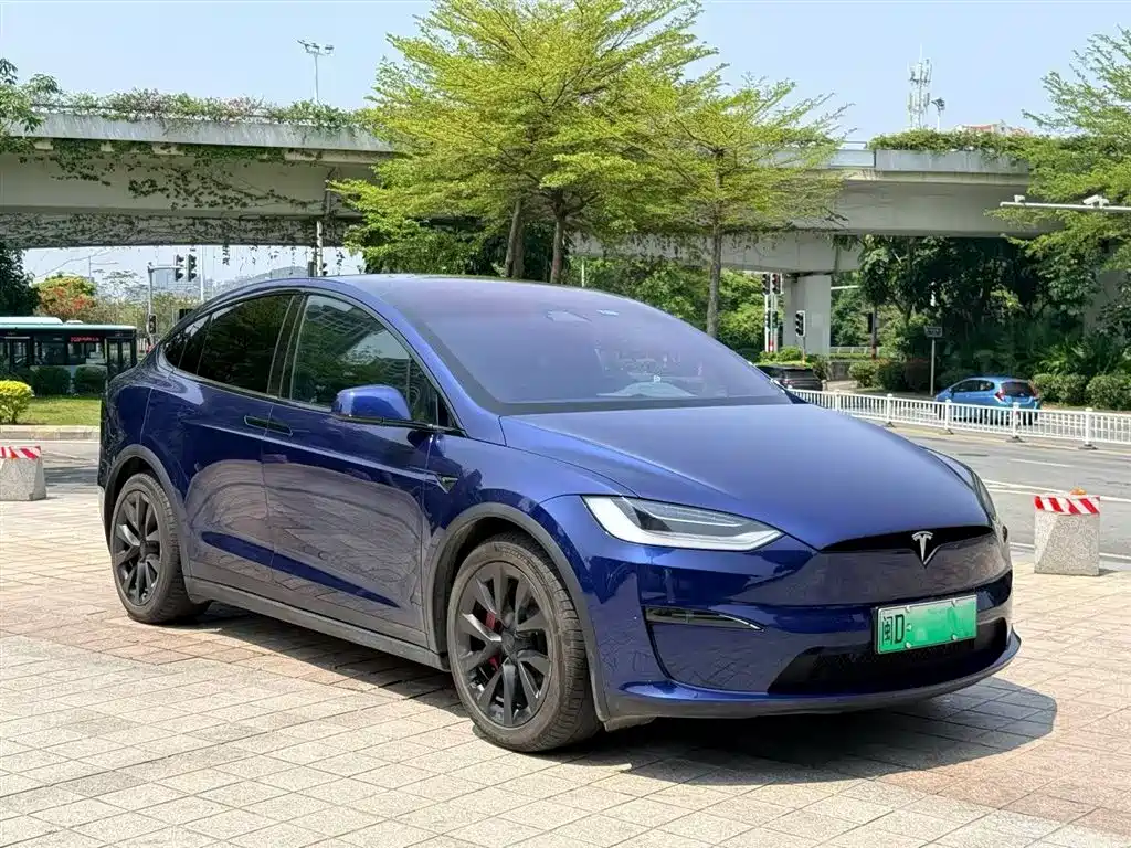TESLA MODEL X