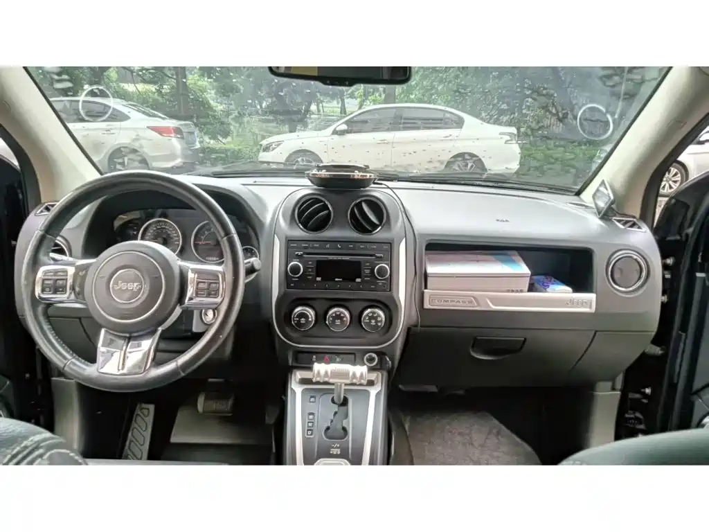 Jeep Compass (Import) 2015 2014 Facelift 2.4L 4WD Comfort Edition