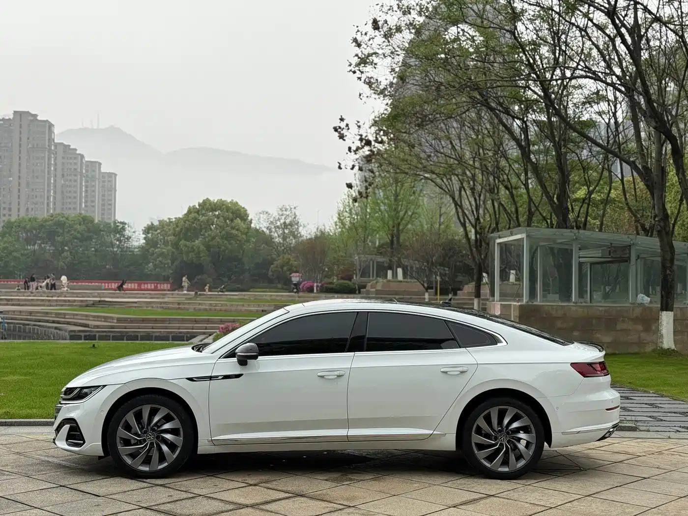 Volkswagen FAW-Volkswagen CC 2023 380TSI Eye-catching Edition фото 4