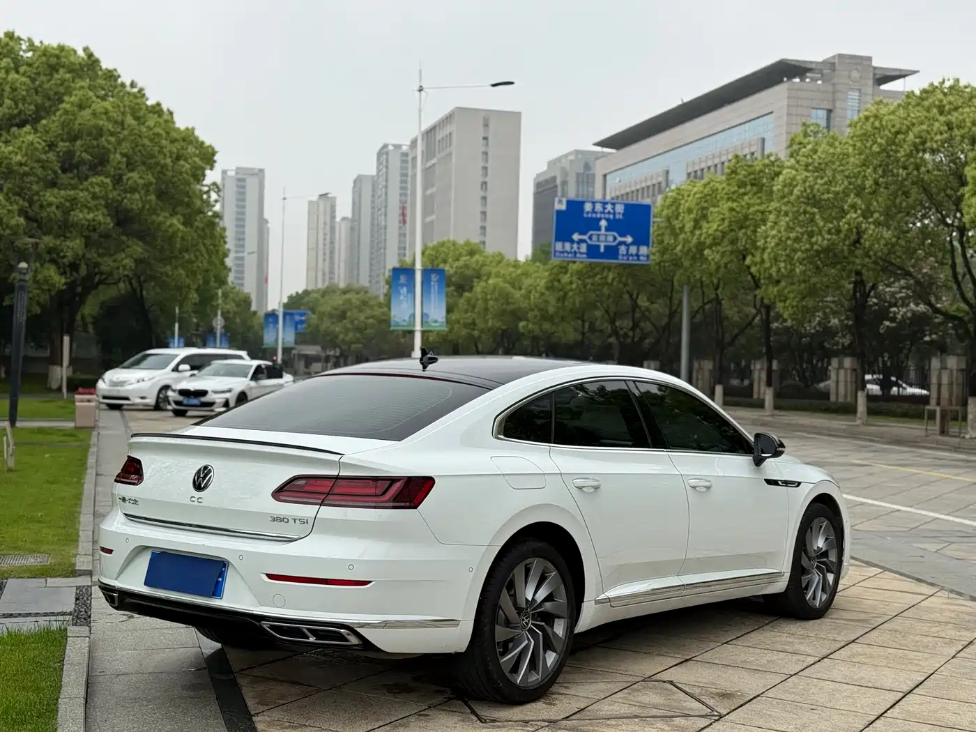 Volkswagen FAW-Volkswagen CC 2023 380TSI Eye-catching Edition фото 16