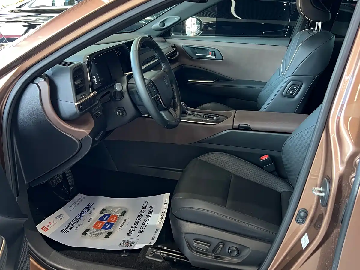 Toyota Crown SportCross 2023 2.5L SportCross HEV FWD Premium Edition фото 8