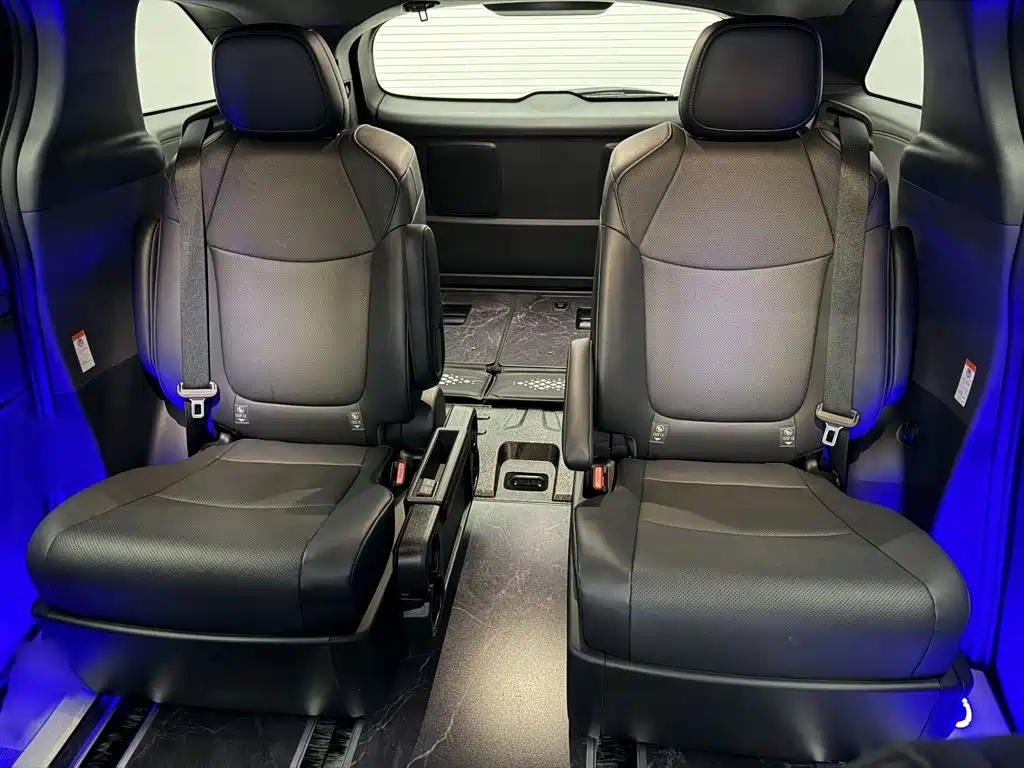 Toyota Granvia 2026 2024 2.5L Hybrid Premium PLUS 4WD Edition