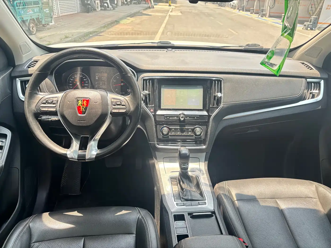 Фото 12 - Roewe RX5