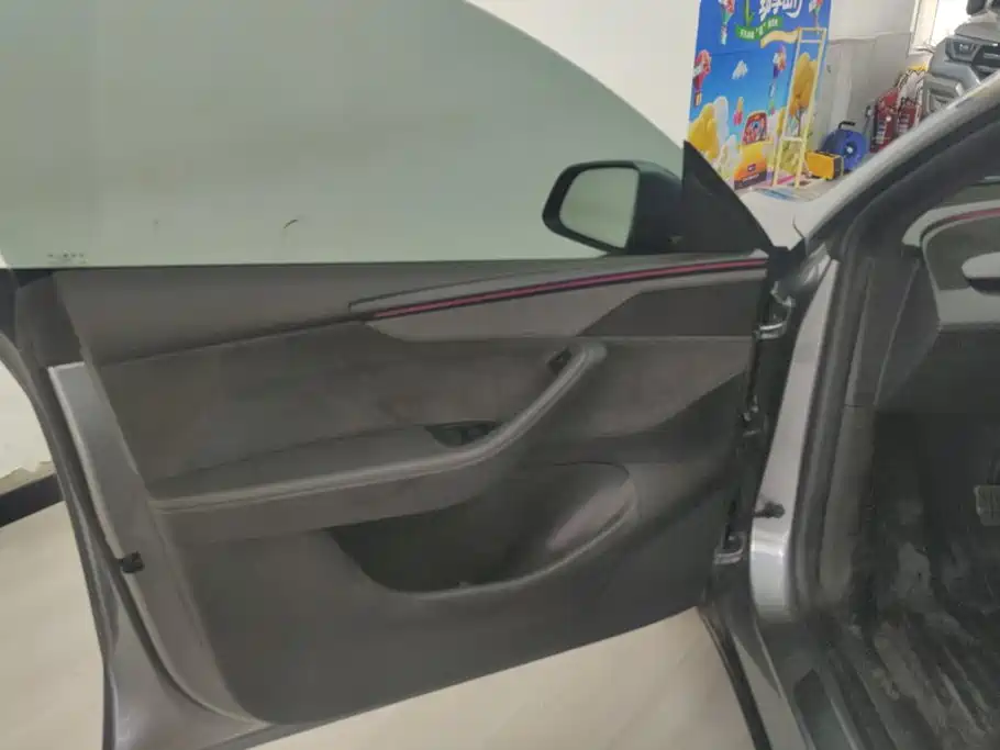 Photo 7 - Tesla Model Y