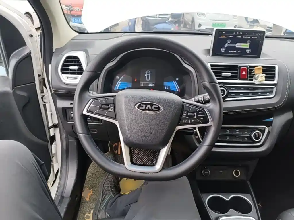 Photo 11 - JAC JAC iEV6E