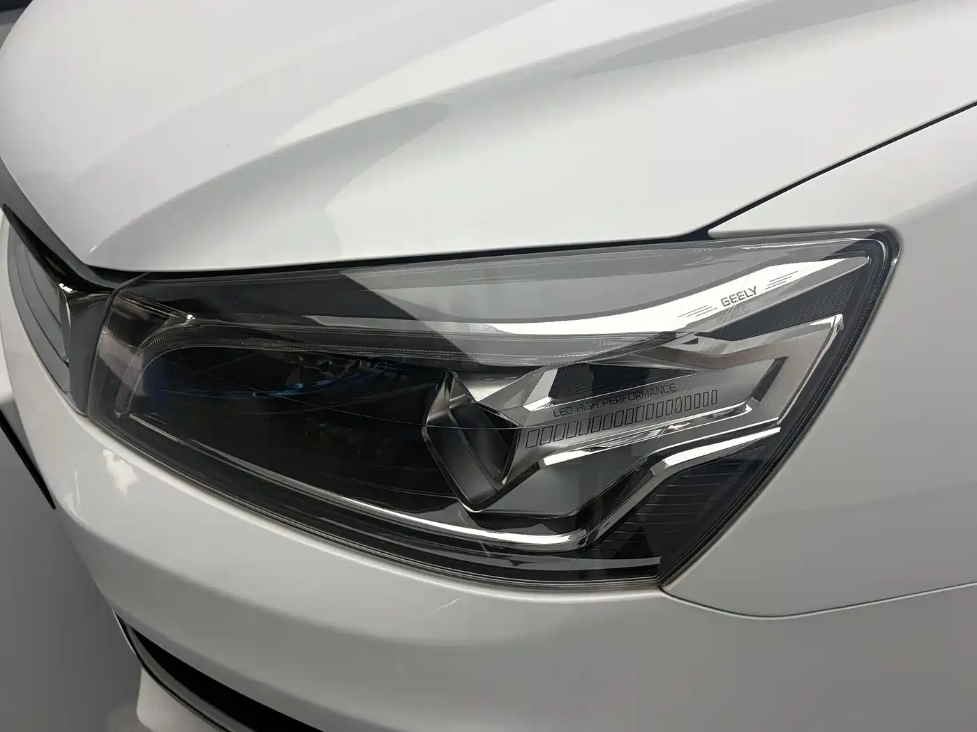 Фото 10 - Geely Emgrand