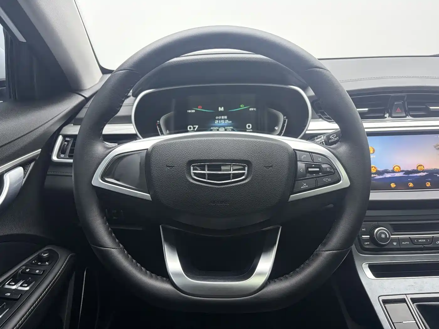 Фото 15 - Geely Emgrand