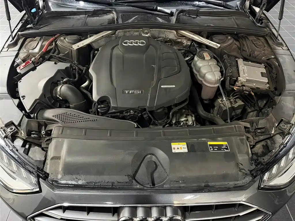 Фото 13 - Audi A4L