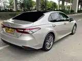 Фото 13 - Toyota Camry