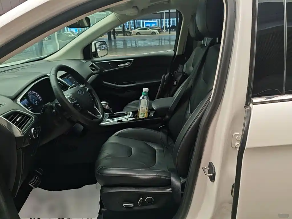 Фото 15 - Ford Edge