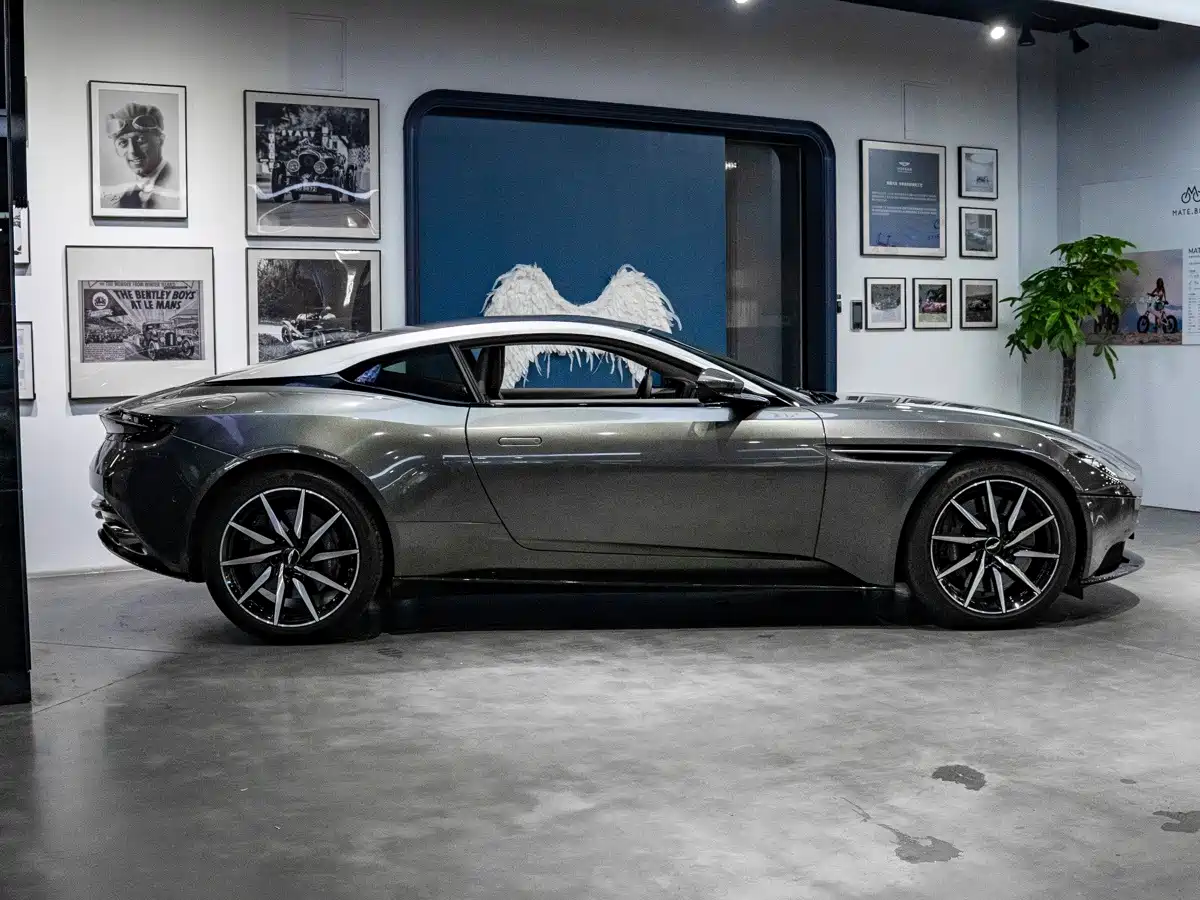 Aston Martin DB11 2018 2017 4.0T V8