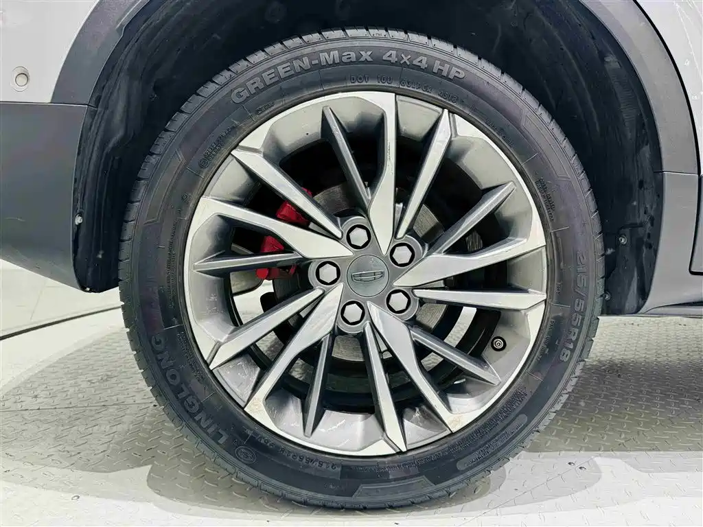 Фото 23 - Geely Coolray