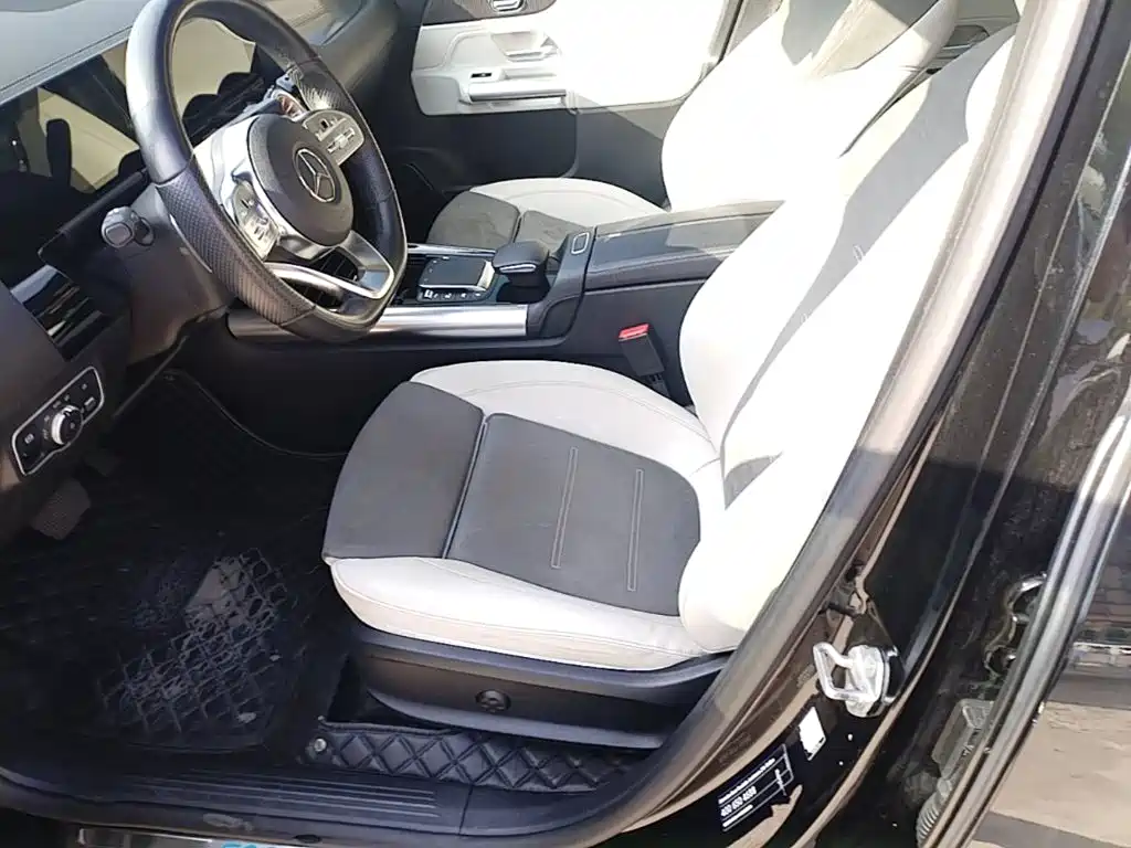 صورة 15 - Mercedes-Benz EQA