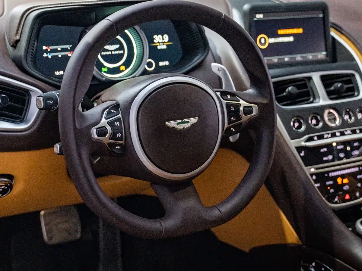 Aston Martin DB11 2018 2017 4.0T V8