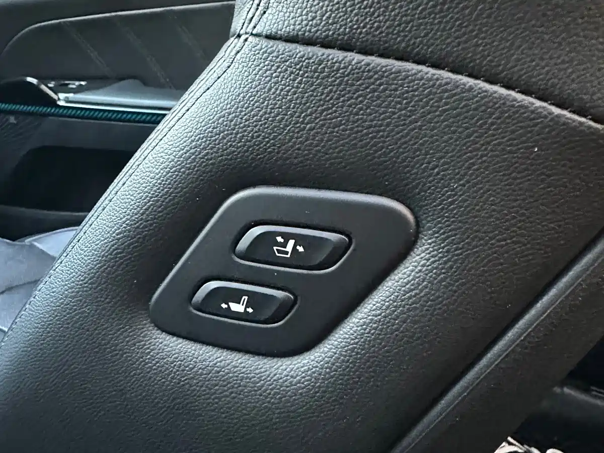 Photo 17 - Kia K5