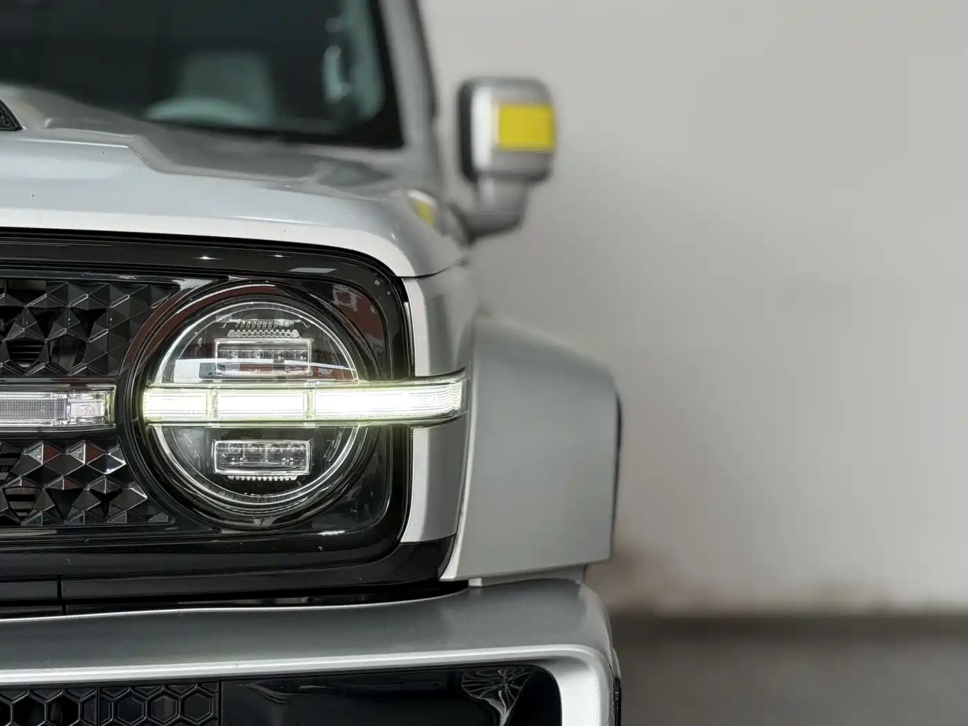 TANK CO CREATION TANK 300