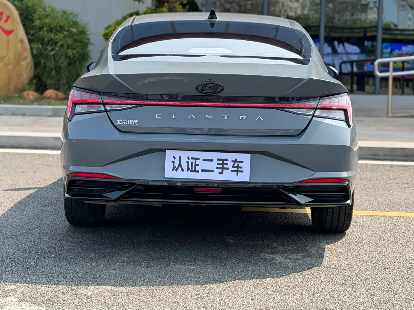 Hyundai Elantra 2021 1.5L CVT LUX Premium Edition фото 11