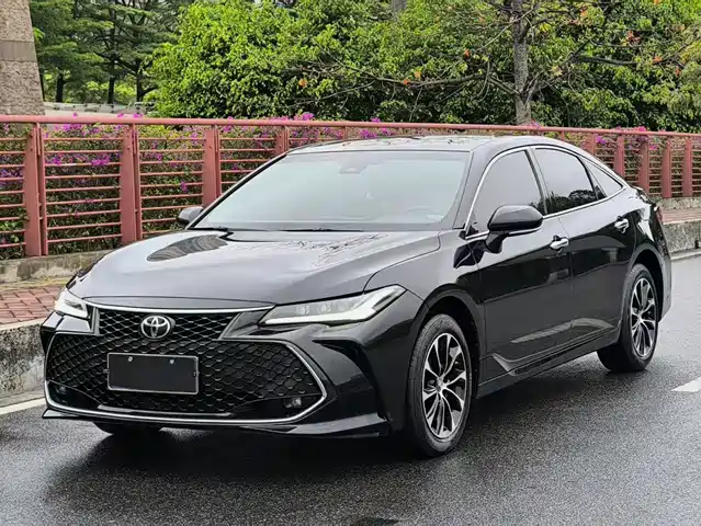 Toyota Avalon 2.5L, Люкс