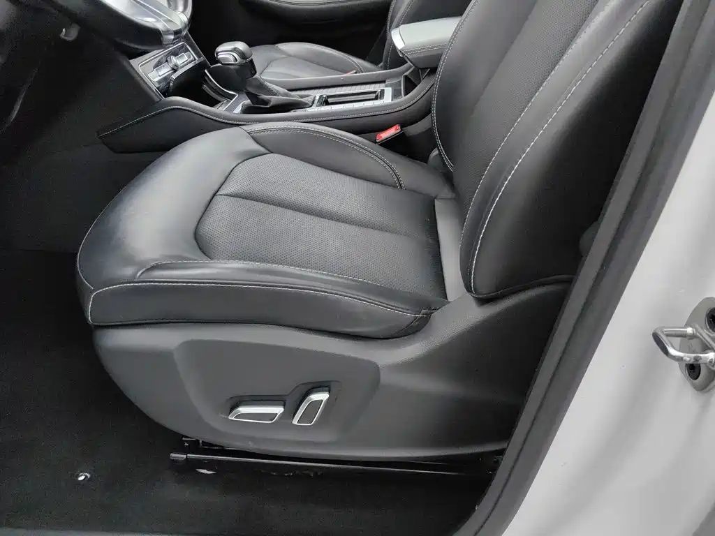 Roewe RX8 2022 2019 30T 2WD Flagship Edition