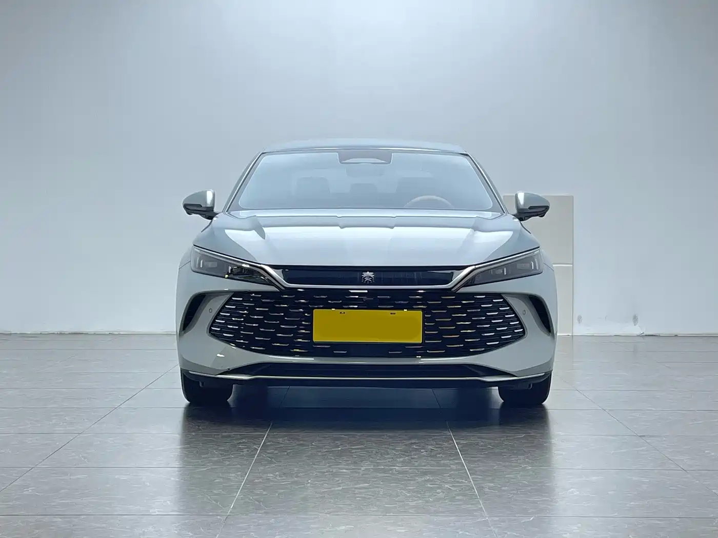 BYD Qin L 2025 DM-i Smart Drive Edition 80KM Leading фото 2