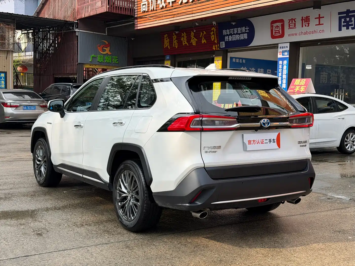 Toyota Wildlander 2023 Hybrid 2.5L E-CVT AWD Premium Edition фото 6