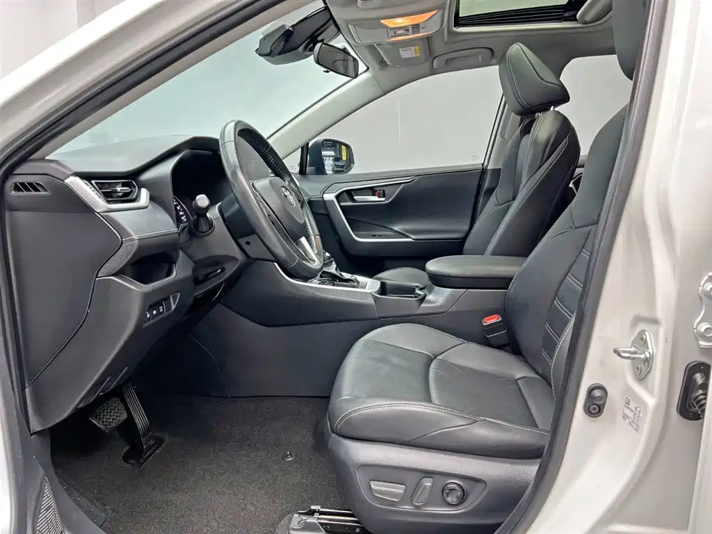 Toyota Wildlander 2022 2.0L CVT FWD Luxury PLUS Edition фото 13