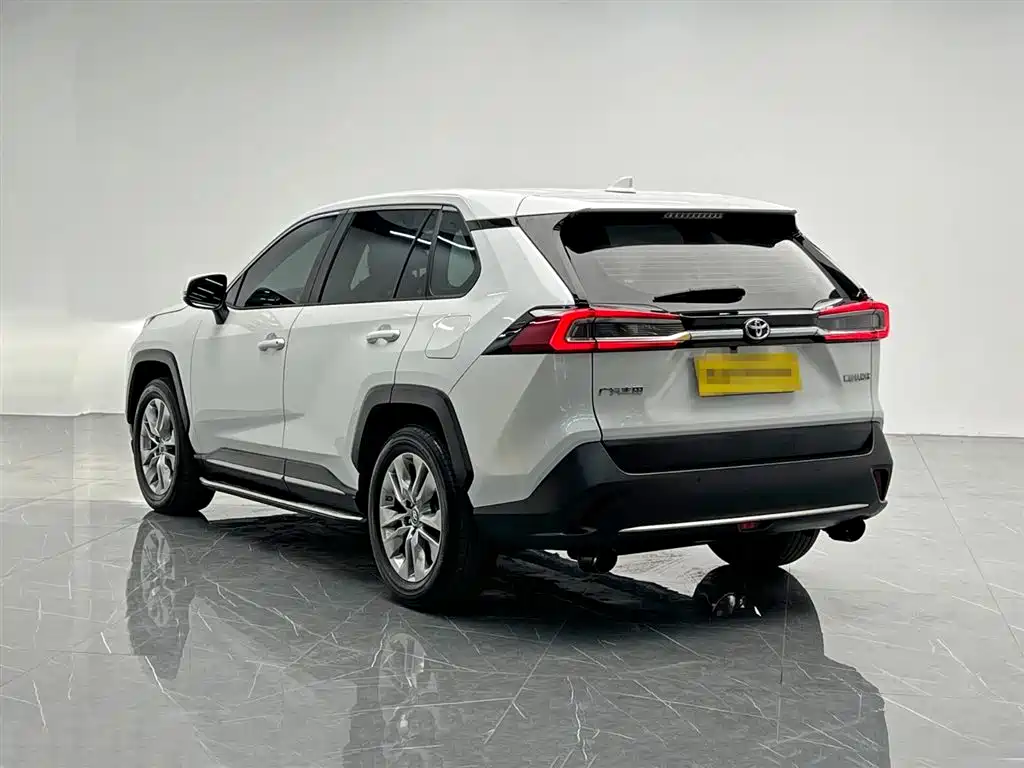 Toyota Wildlander 2022 2.0L CVT FWD Luxury PLUS Edition фото 4