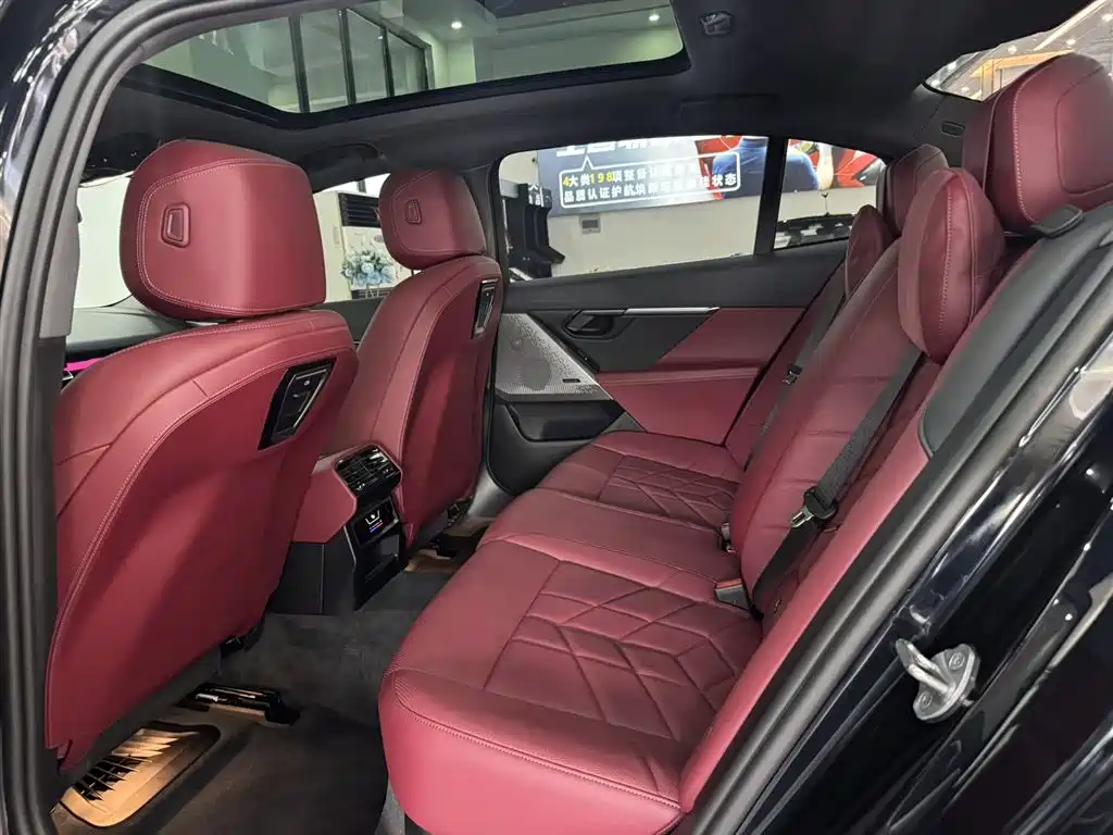 BMW 5 Series 2024 530Li Leading Model Luxury Package фото 16