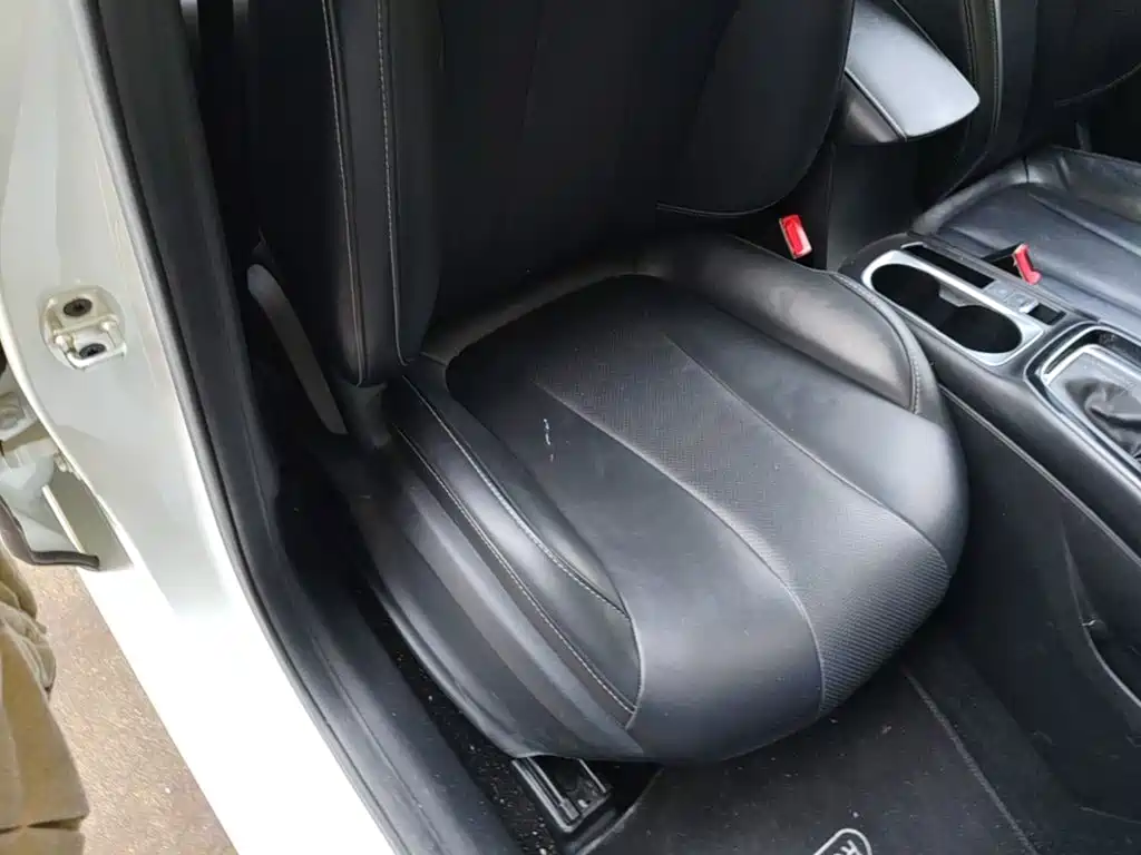 Фото 25 - Roewe i5
