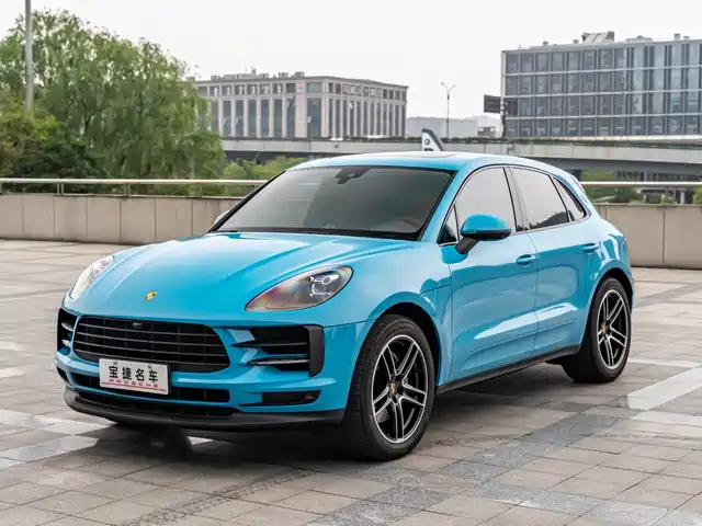 PORSCHE MACAN