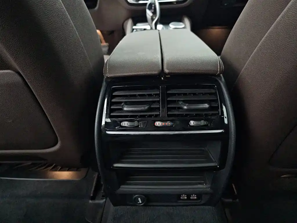 BMW 5 Series New Energy 2021 535Le Pioneer Edition M Sport Package фото 15