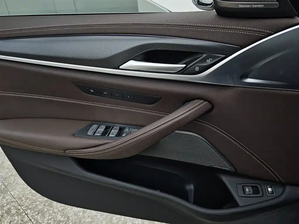 BMW 5 Series New Energy 2021 535Le Pioneer Edition M Sport Package фото 9