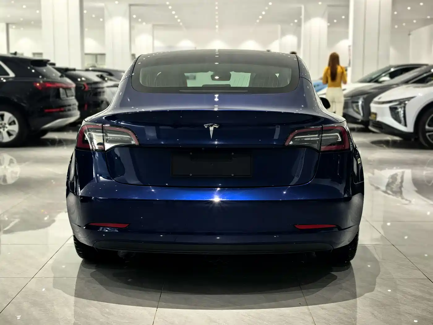TESLA MODEL 3
