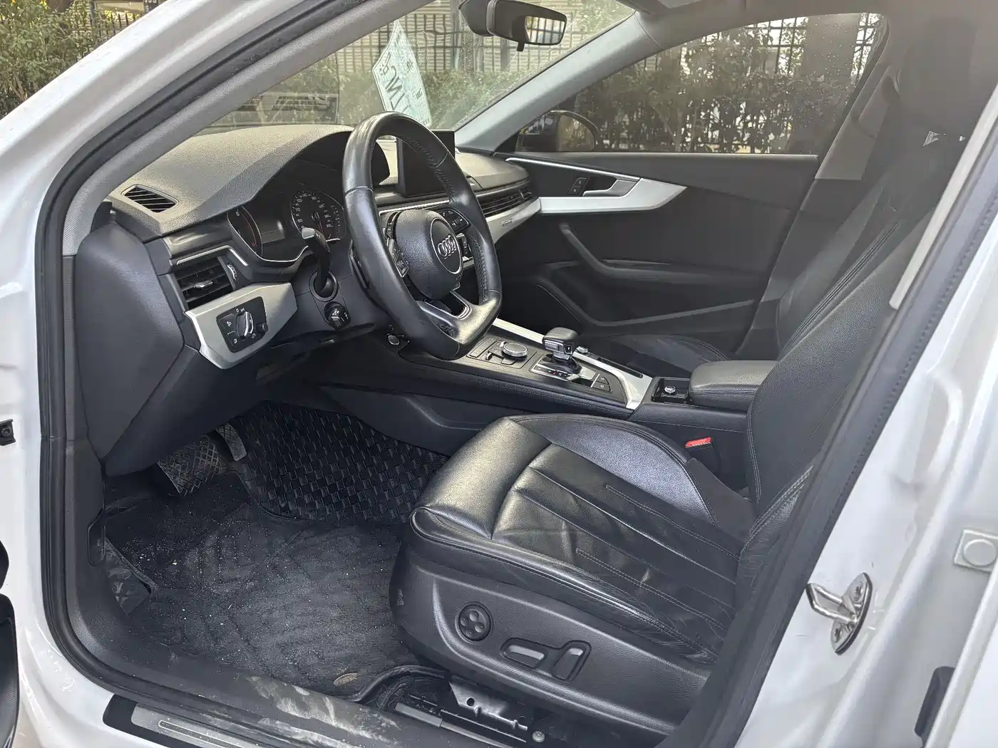 Фото 12 - Audi A4L