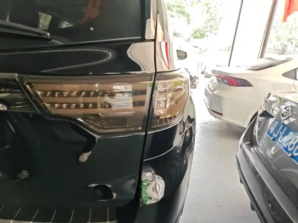 Photo 8 - Toyota Highlander