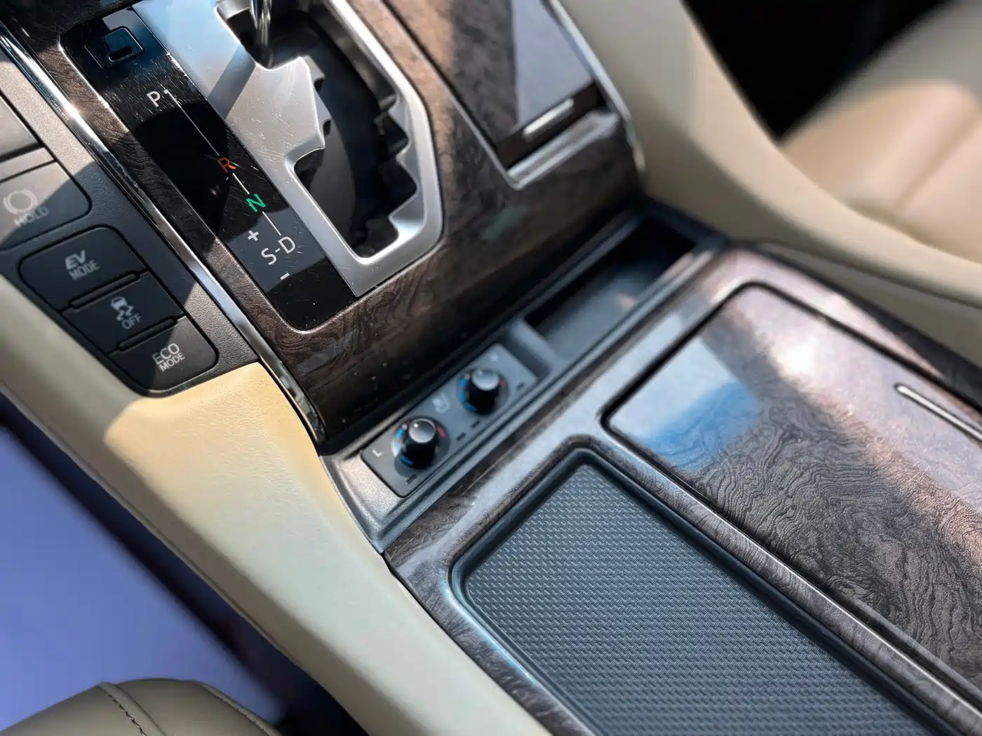 Toyota Alphard 2021 Hybrid 2.5L Premium фото 13