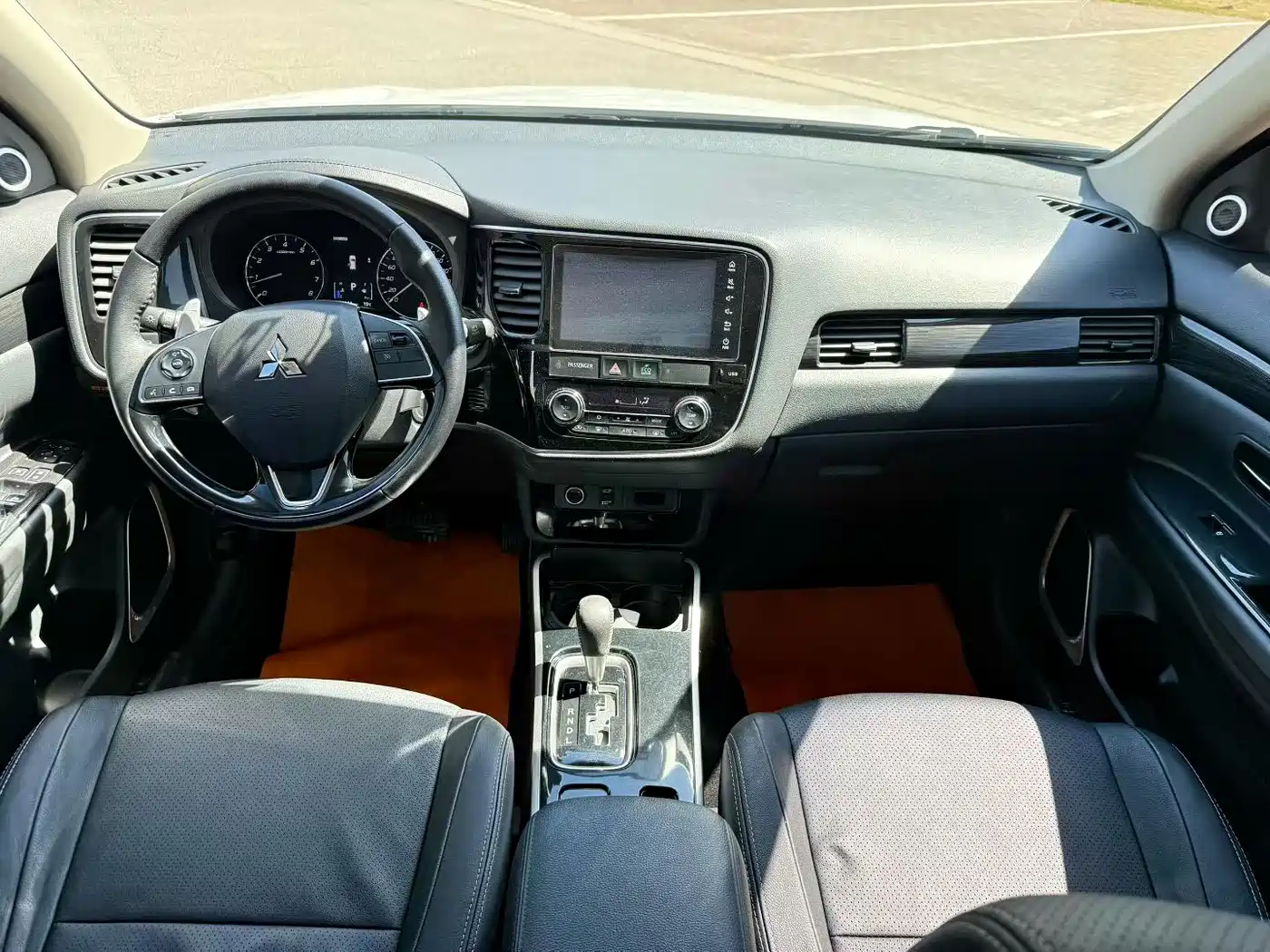 MITSUBISHI OUTLANDER