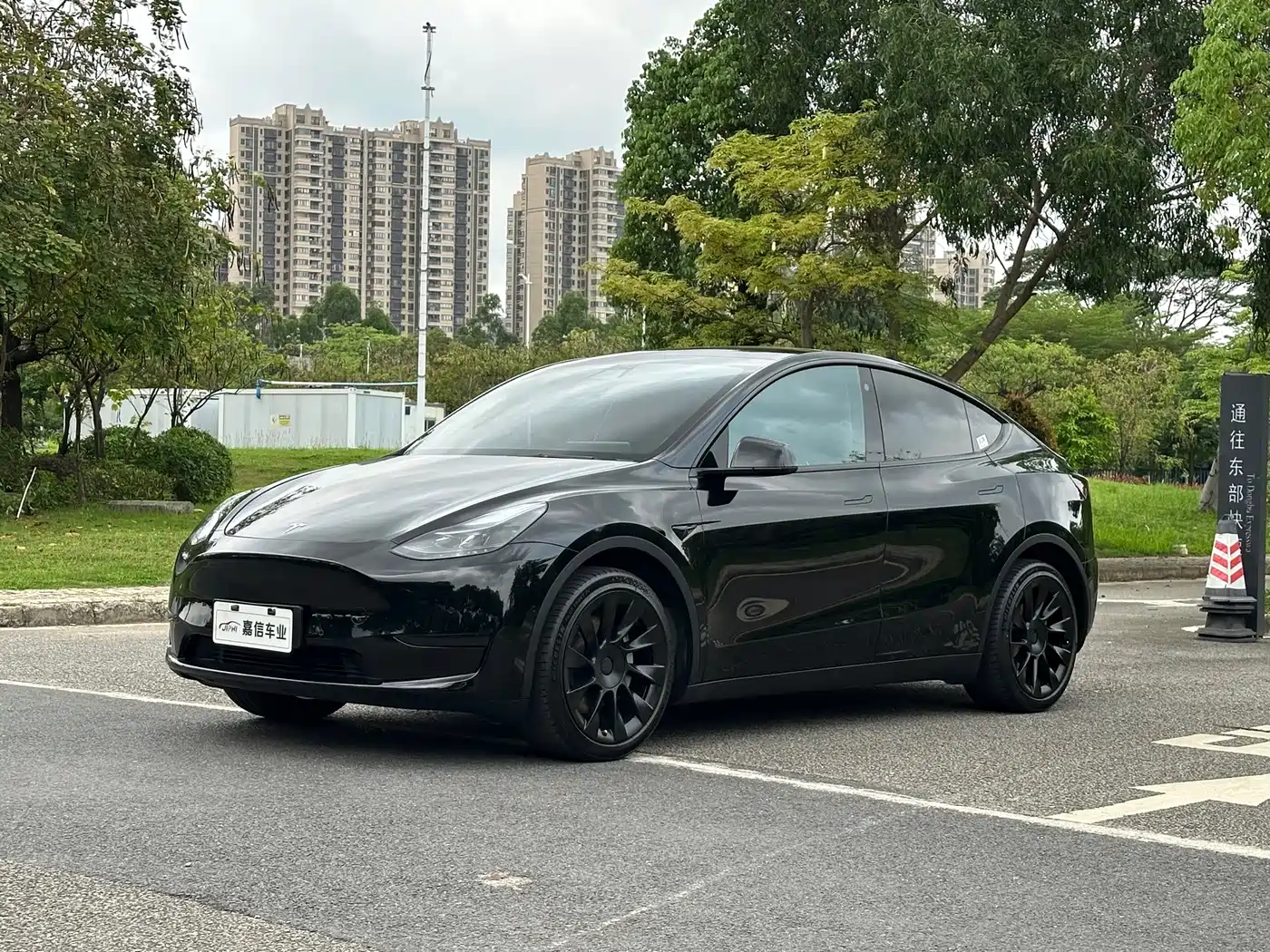 TESLA MODEL Y
