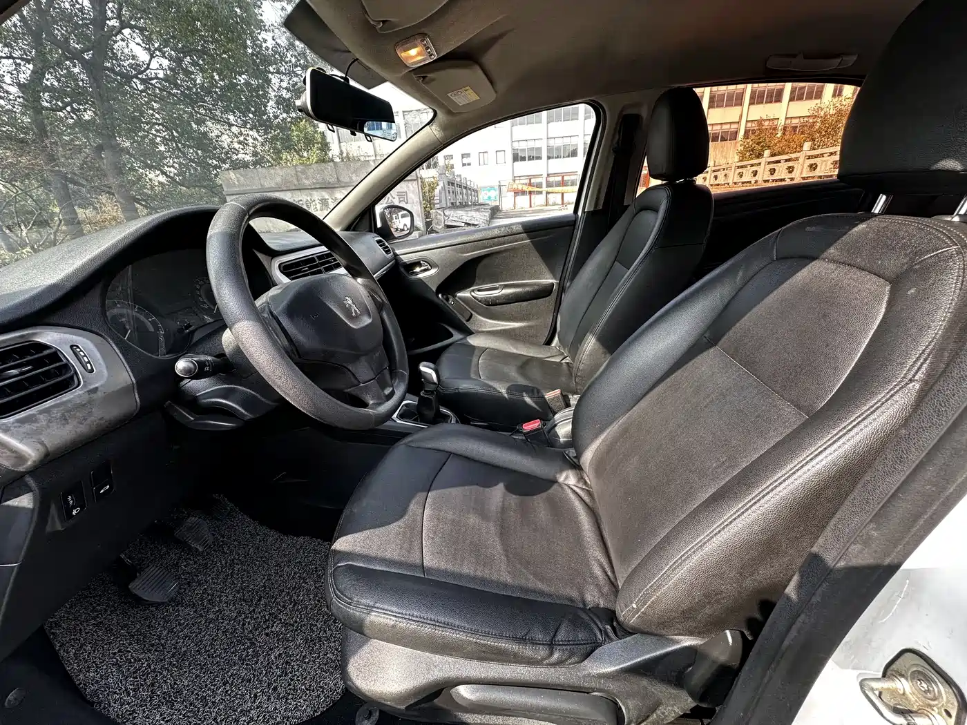 Peugeot 301 2016 1.6L Manual Comfort Edition фото 7