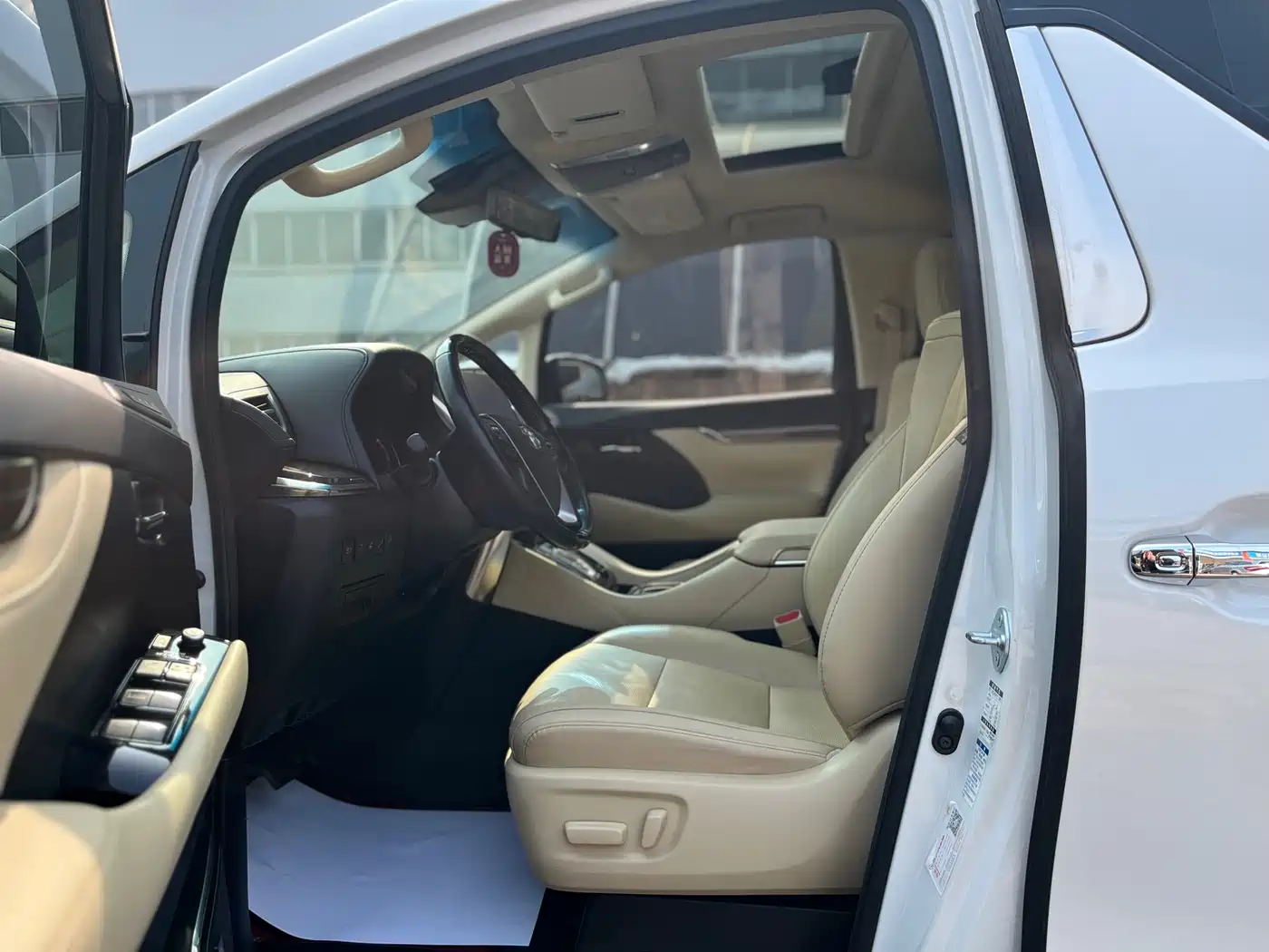 Toyota Alphard 2021 Hybrid 2.5L Premium фото 7