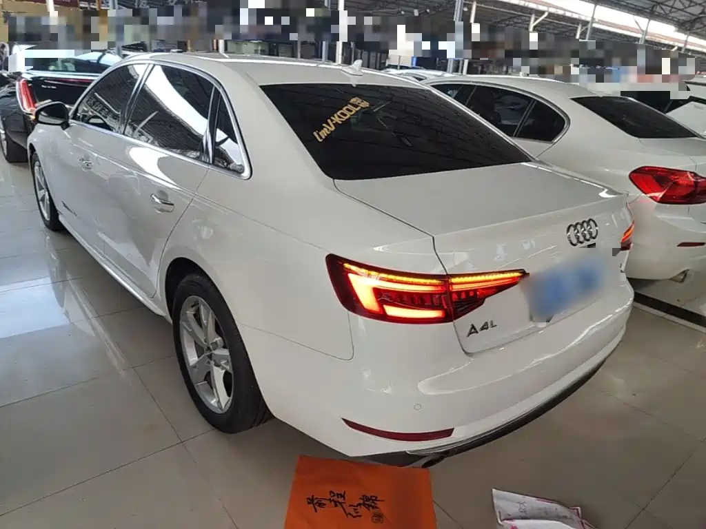 Фото 5 - Audi A4L