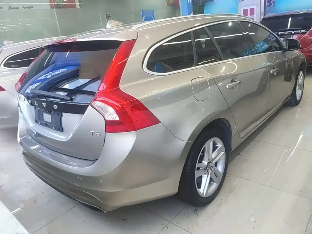Volvo V60 2017 2014 T5 Wisdom & Elegance