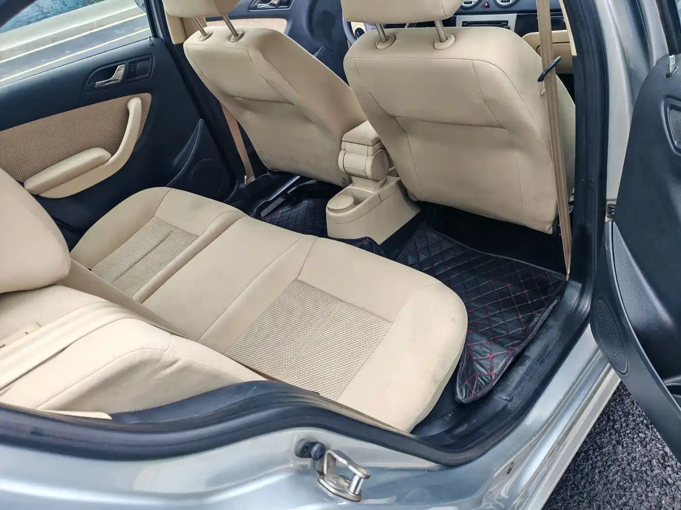 Volkswagen Lavida 2011 1.6L Manual Leisure Edition фото 10