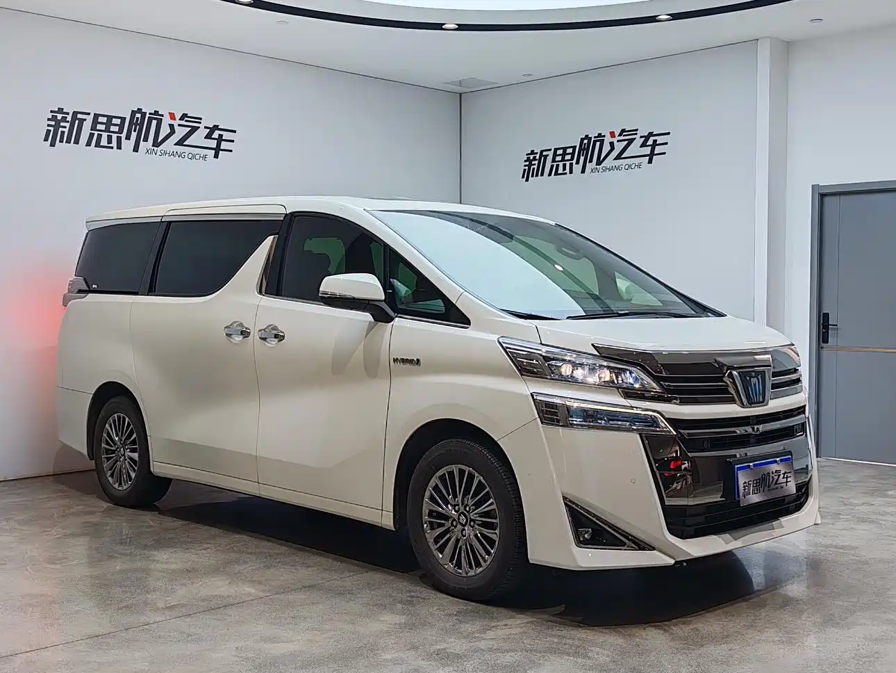 Toyota Vellfire 2021 Crown Hybrid 2.5L HV Premium Edition фото 2