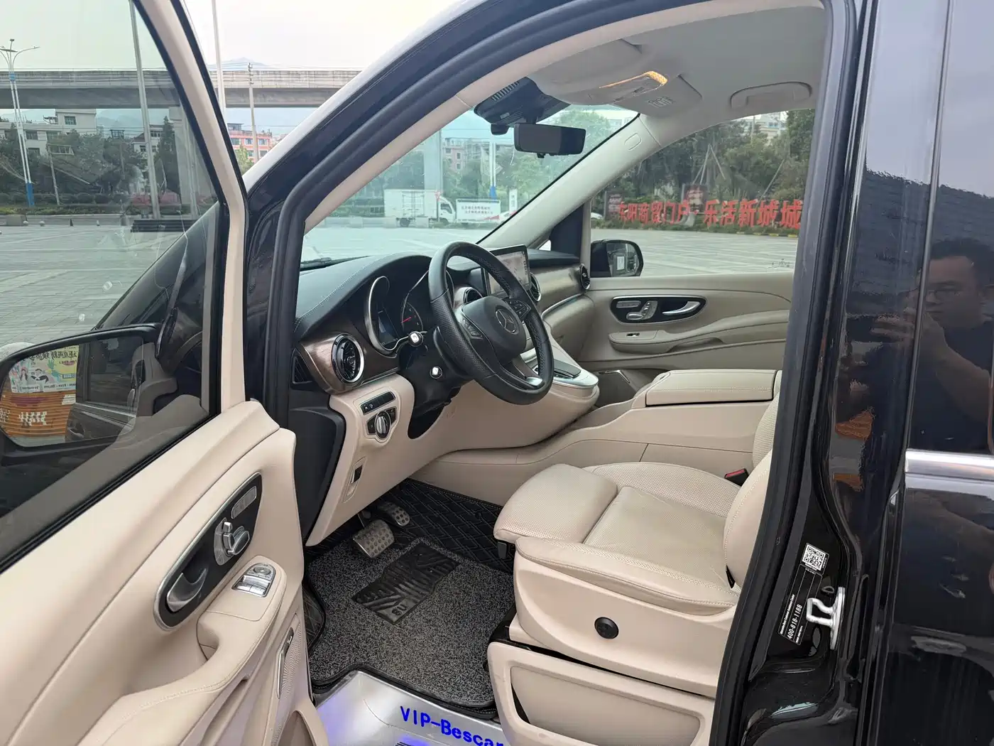 Mercedes-Benz V-Class 2022 V 260 L Long Wheelbase Luxury Edition фото 4