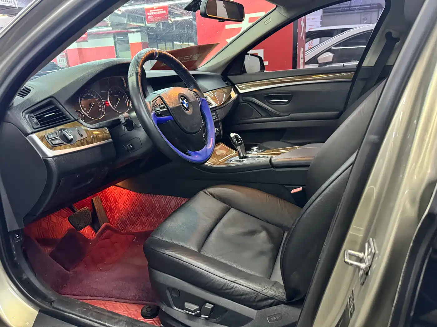 BMW 5 Series 2011 528Li Leading фото 3