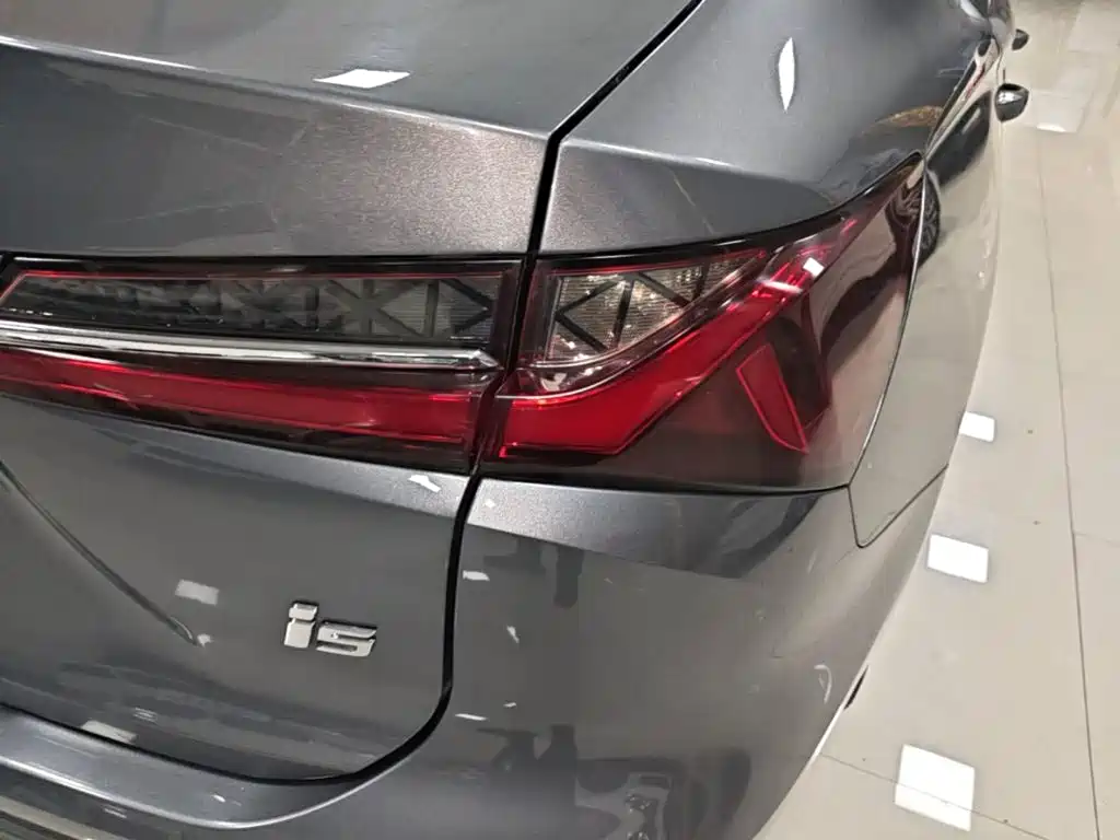 Фото 8 - Roewe i5