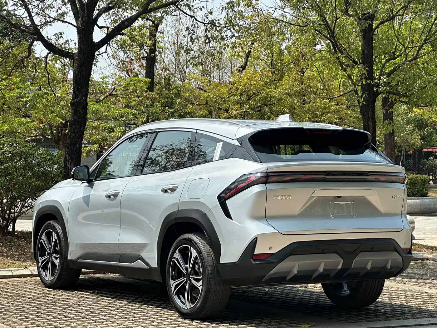 Geely Galaxy Galaxy L7 2025 EM-i 115km Explorer+ Edition фото 34
